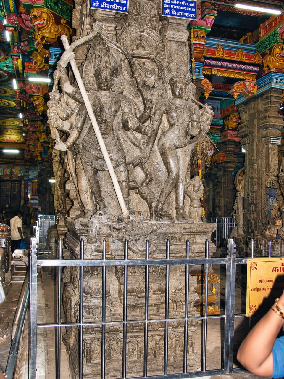 The flagstaff in the Kambathadi Mandapam.
