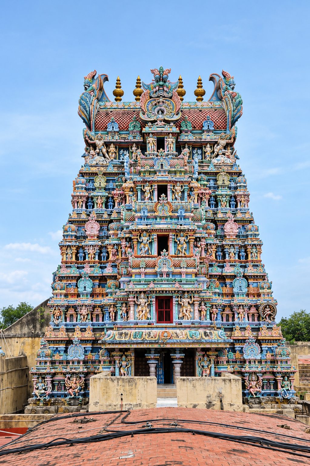 அம்மன் மேற்கு ஆடி வீதி ஐந்து நிலை கோபுரம்