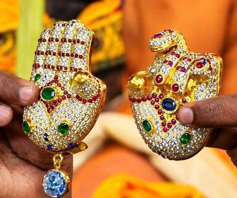 சொக்கநாதருக்கு சமர்பிக்கப்பட்ட சொர்ண வைர அபயஹஸ்தம்