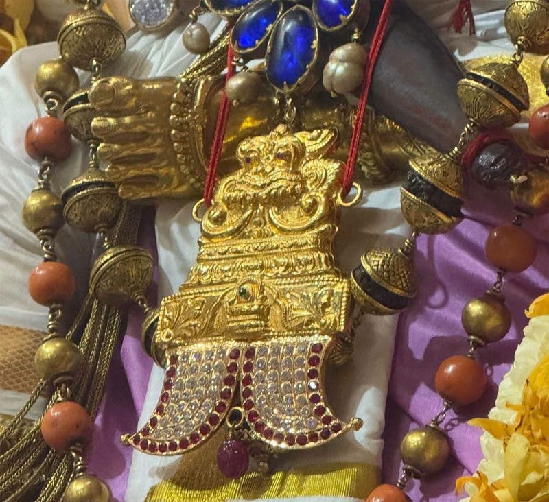 சொக்கநாதருக்கு சமர்பிக்கப்பட்ட சொர்ண பதக்கம்
